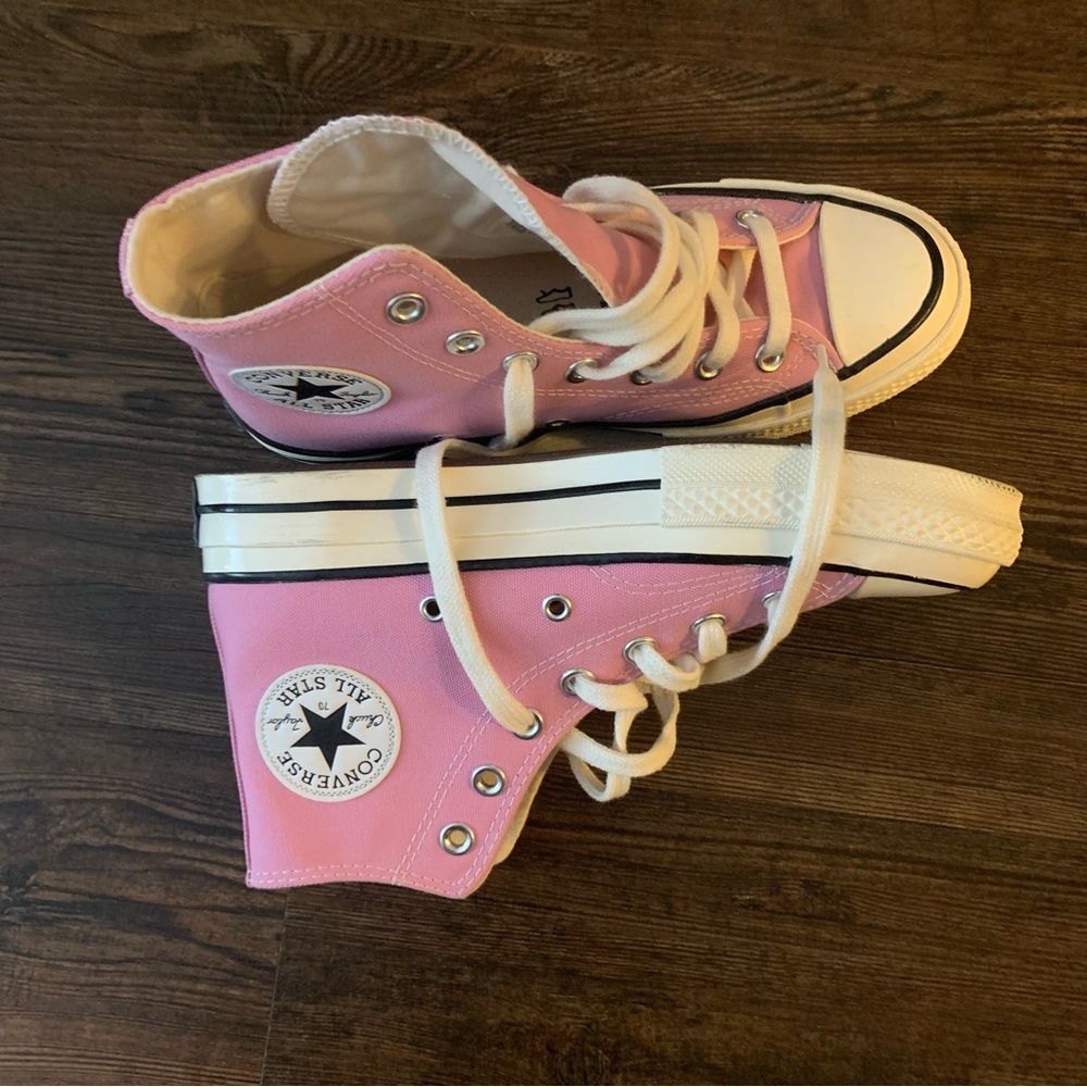 Converse Women’s Size 7 Pink High-Tops